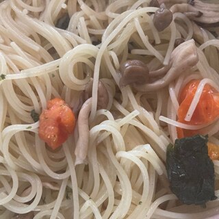 トマトとしめじと鶏肉のパスタ